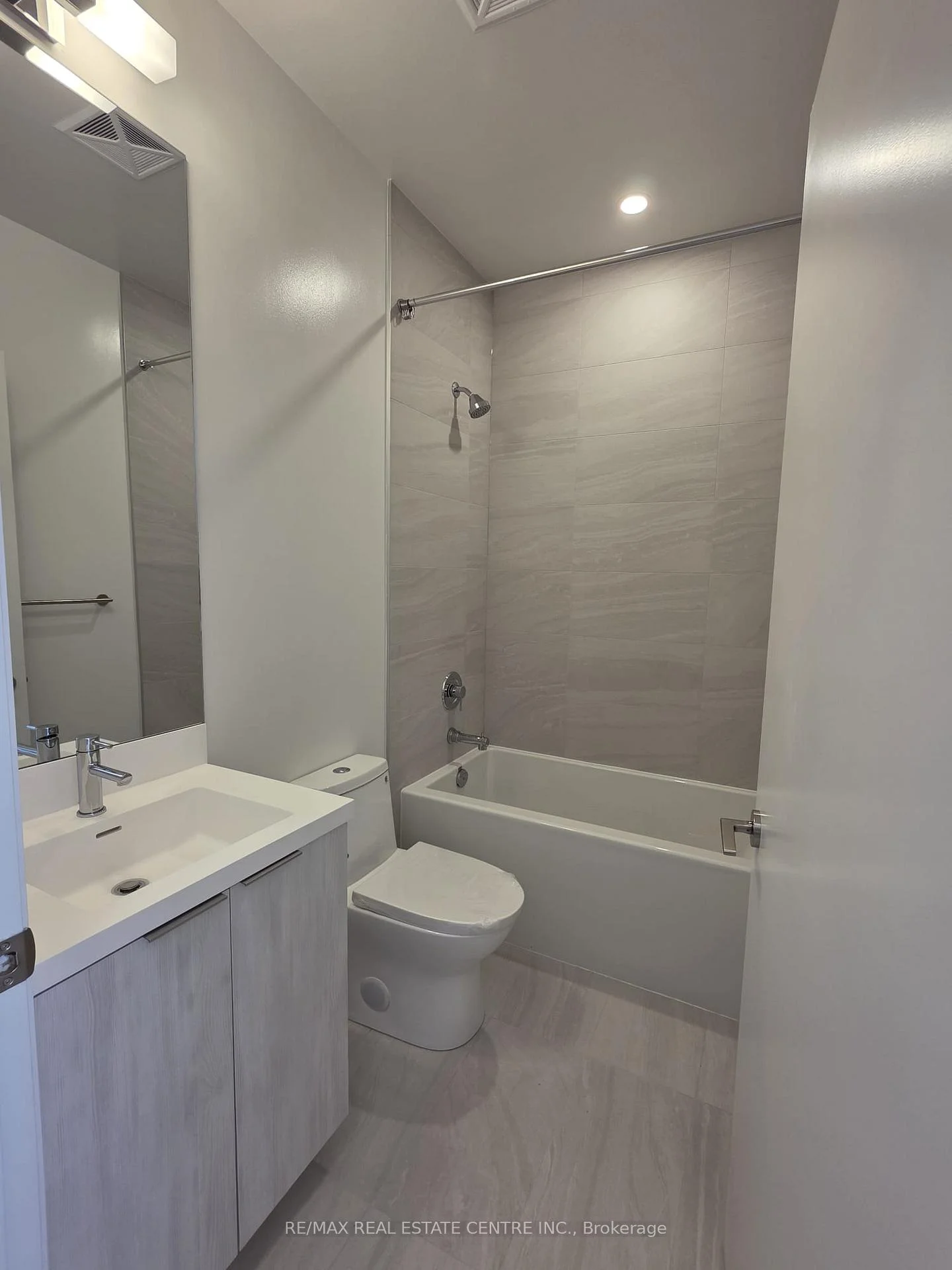Photo 8 of Unit 1201, 400 King Street W, Toronto, Waterfront Communities — HOMEH