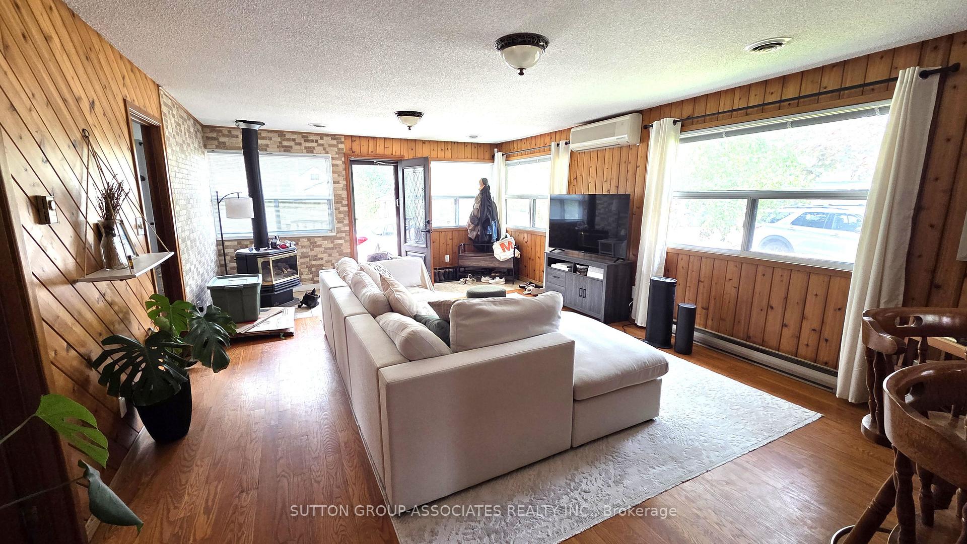 Photo 4 of 1099 Poplar Drive, Innisfil, Gilford — HOMEH