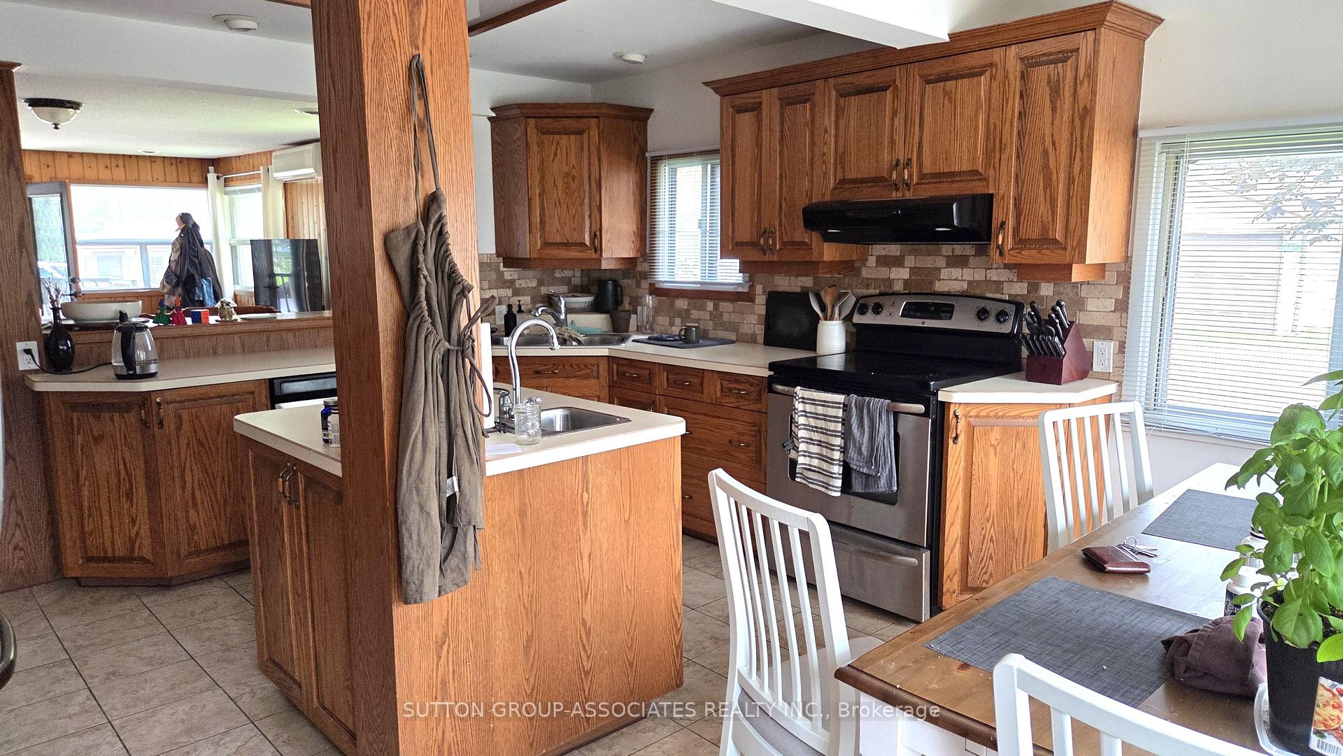 Photo 6 of 1099 Poplar Drive, Innisfil, Gilford — HOMEH