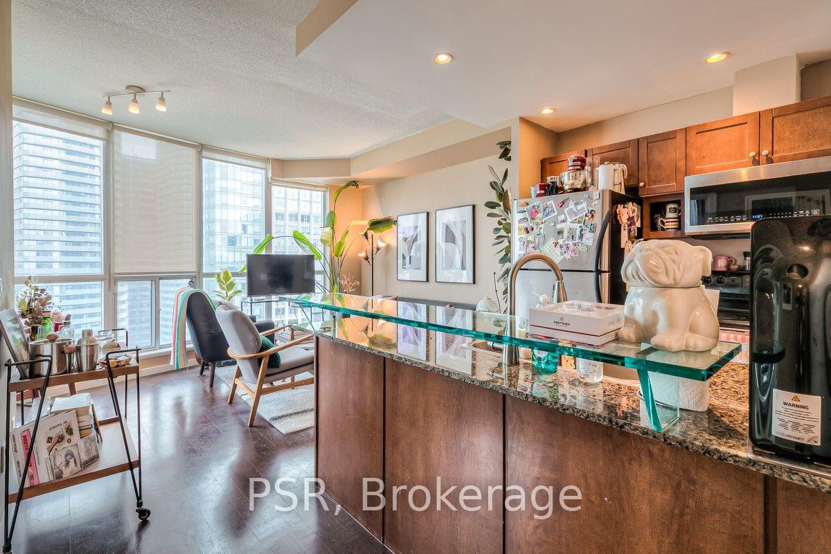 Photo 3 of Unit 13, 208 Queens Quay West, Toronto, Waterfront Communities — HOMEH