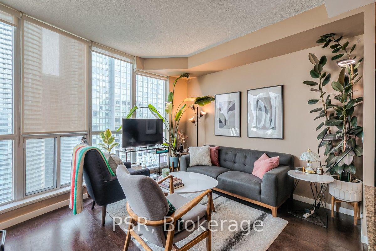 Photo 4 of Unit 13, 208 Queens Quay West, Toronto, Waterfront Communities — HOMEH