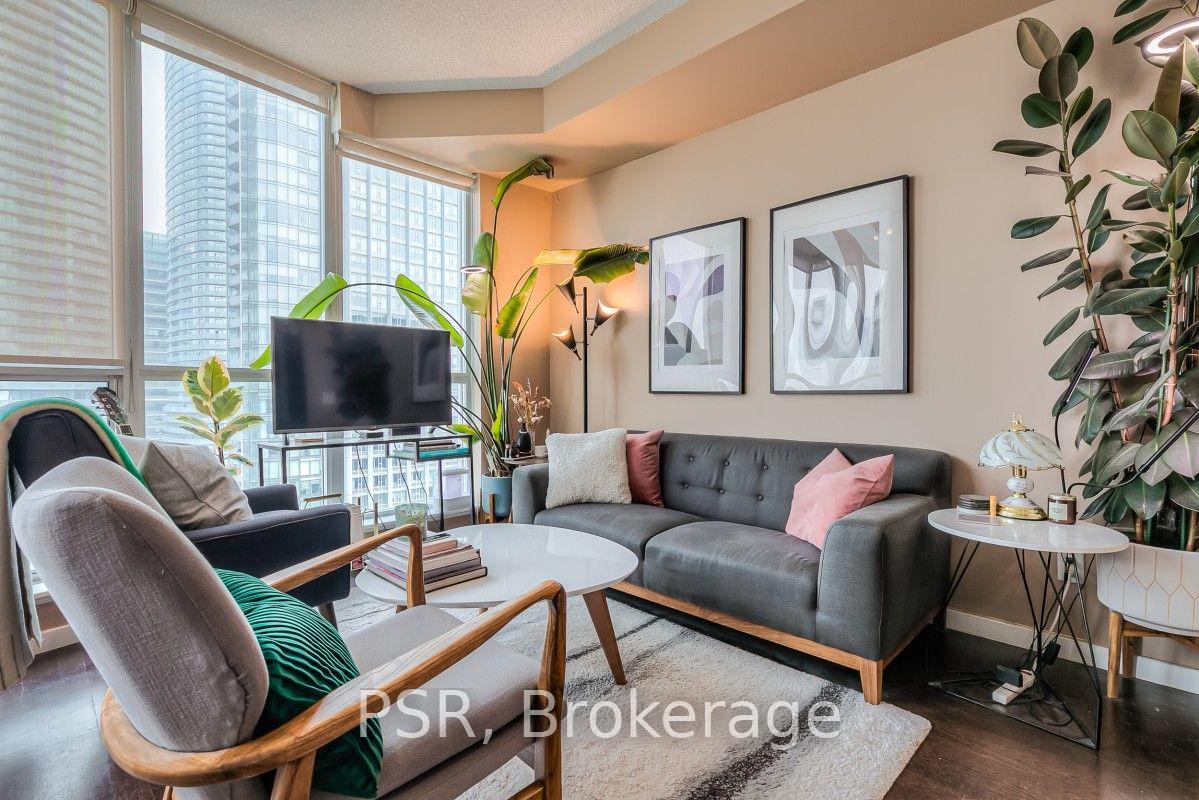 Photo 5 of Unit 13, 208 Queens Quay West, Toronto, Waterfront Communities — HOMEH