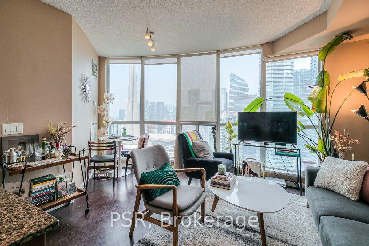 Photo 6 of Unit 13, 208 Queens Quay West, Toronto, Waterfront Communities — HOMEH