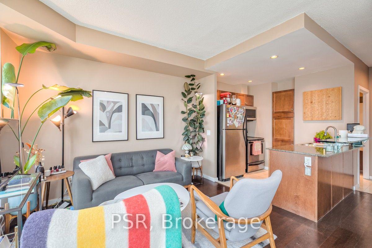 Photo 8 of Unit 13, 208 Queens Quay West, Toronto, Waterfront Communities — HOMEH