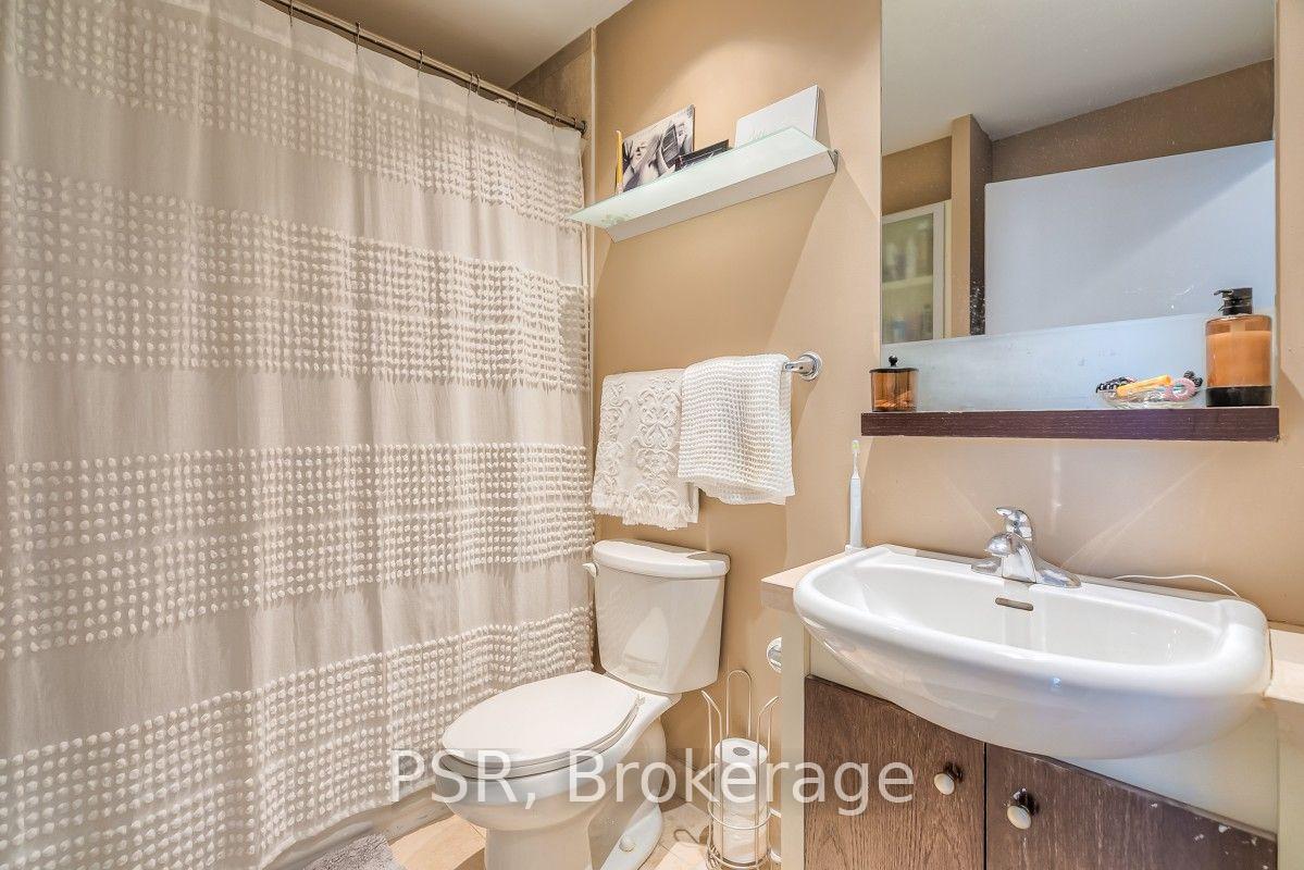 Photo 18 of Unit 13, 208 Queens Quay West, Toronto, Waterfront Communities — HOMEH