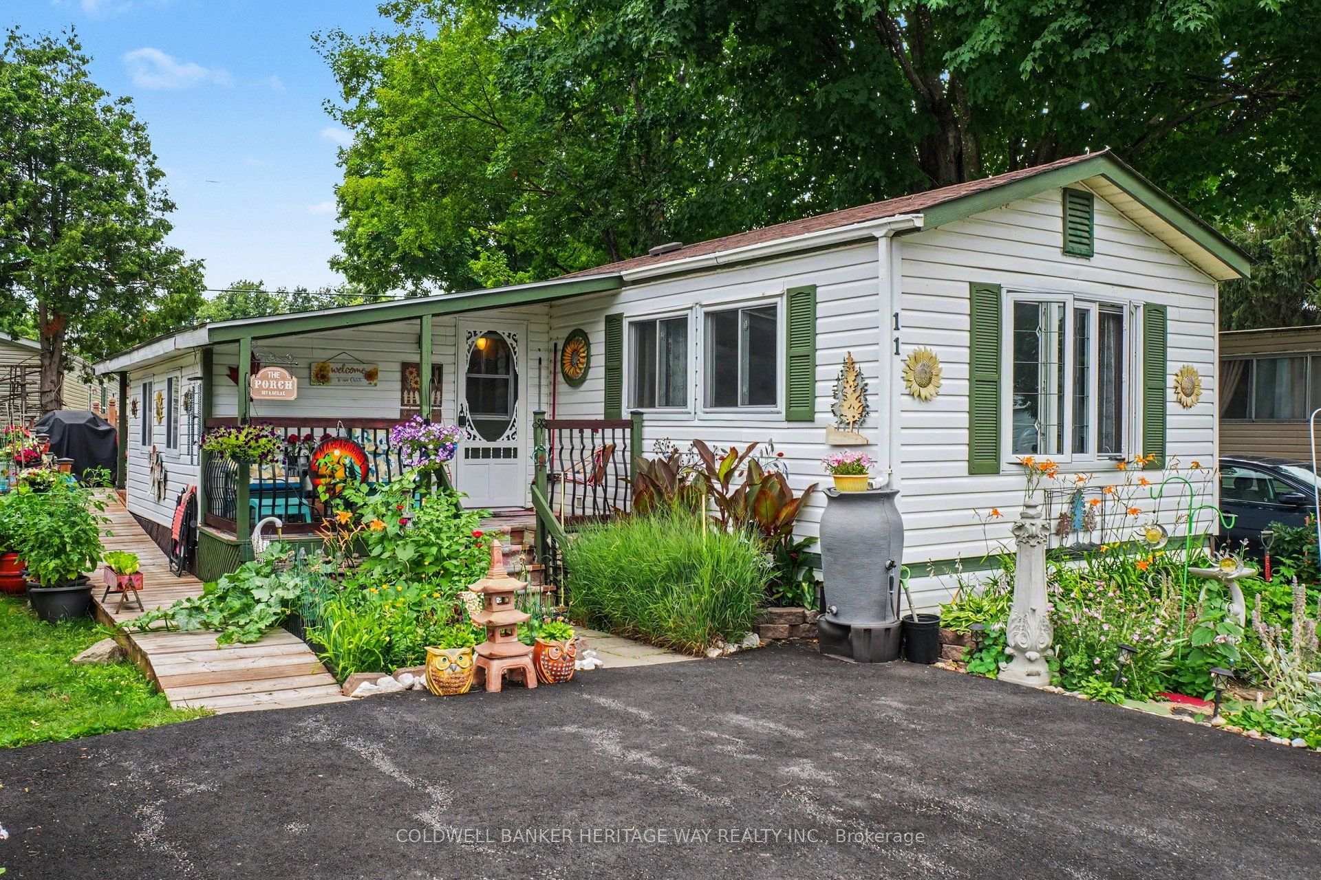 Photo 3 of 11 Oakwood Street, Beckwith, Beckwith Twp — HOMEH