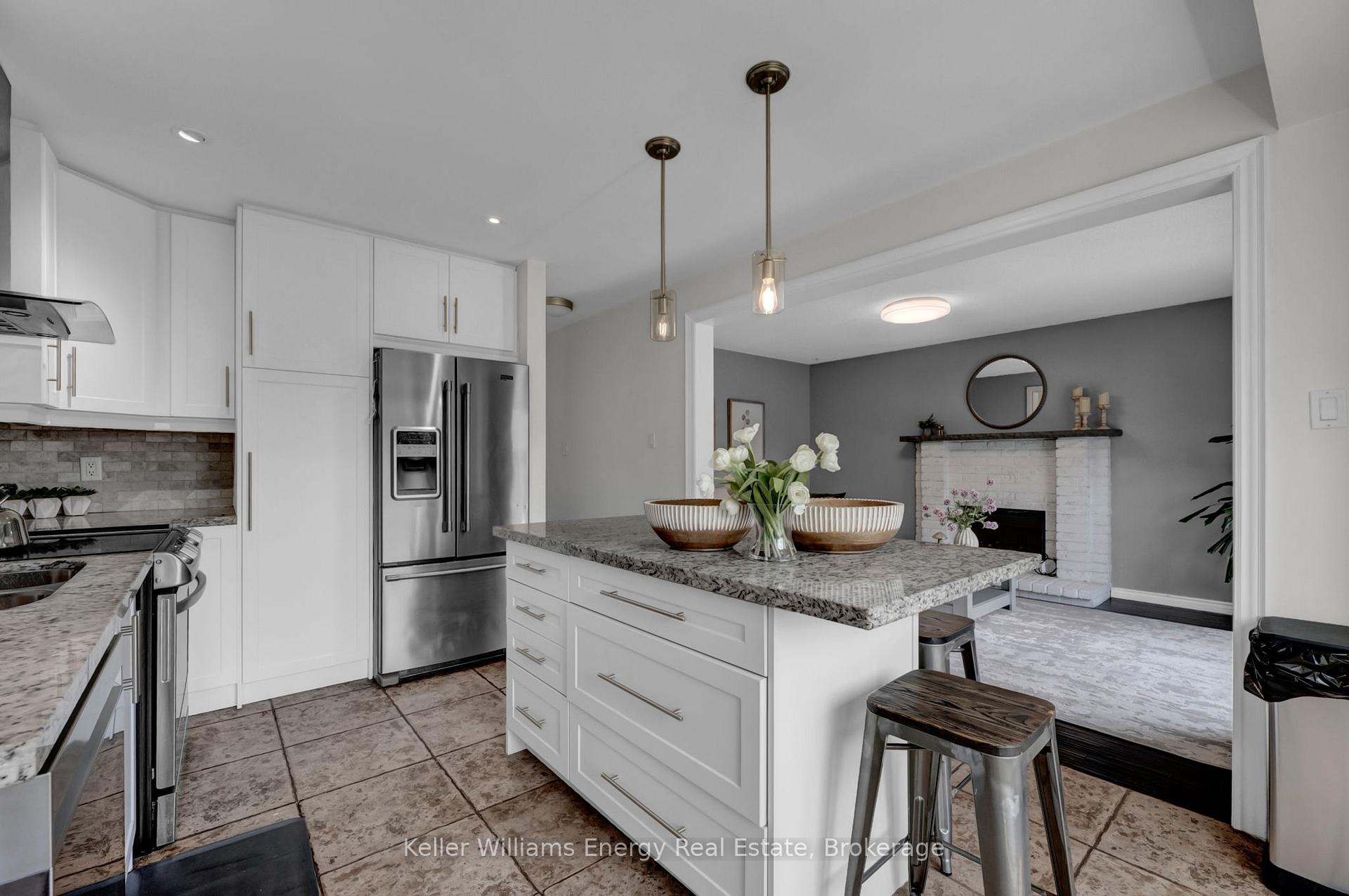 Photo 3 of 25 Fieldview Crescent, Whitby, Blue Grass Meadows — HOMEH