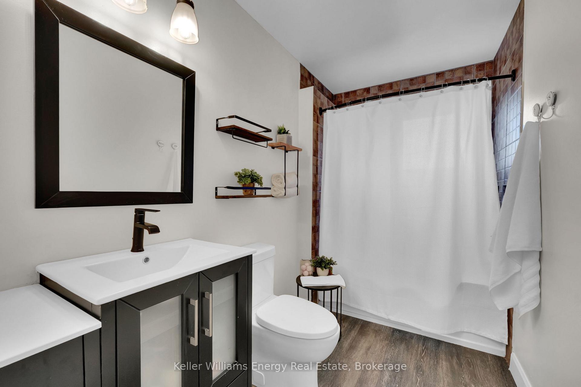 Photo 14 of 25 Fieldview Crescent, Whitby, Blue Grass Meadows — HOMEH