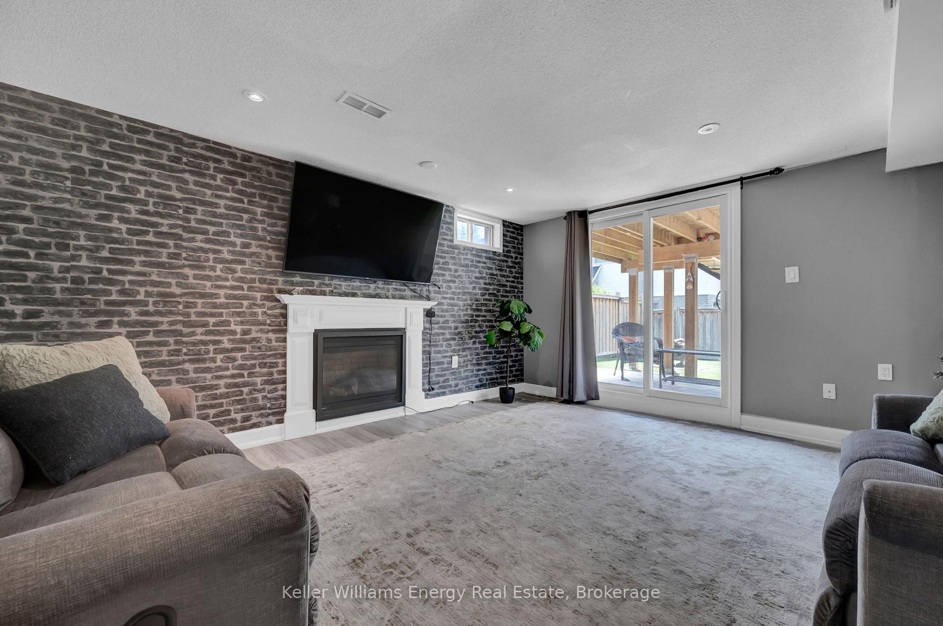 Photo 25 of 25 Fieldview Crescent, Whitby, Blue Grass Meadows — HOMEH