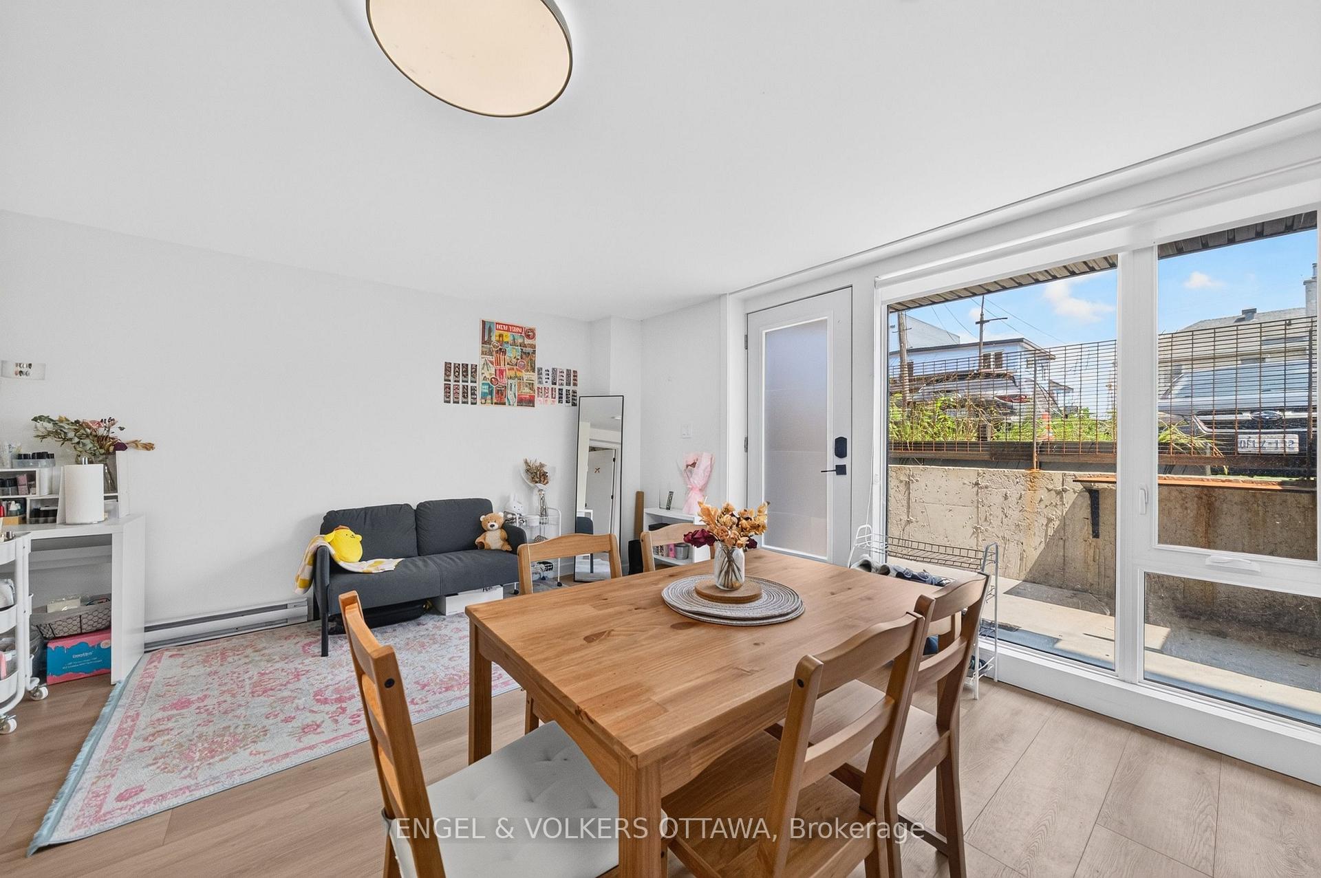 Photo 11 of Unit D, 117 Carruthers Avenue, Ottawa, Mechanicsville — HOMEH