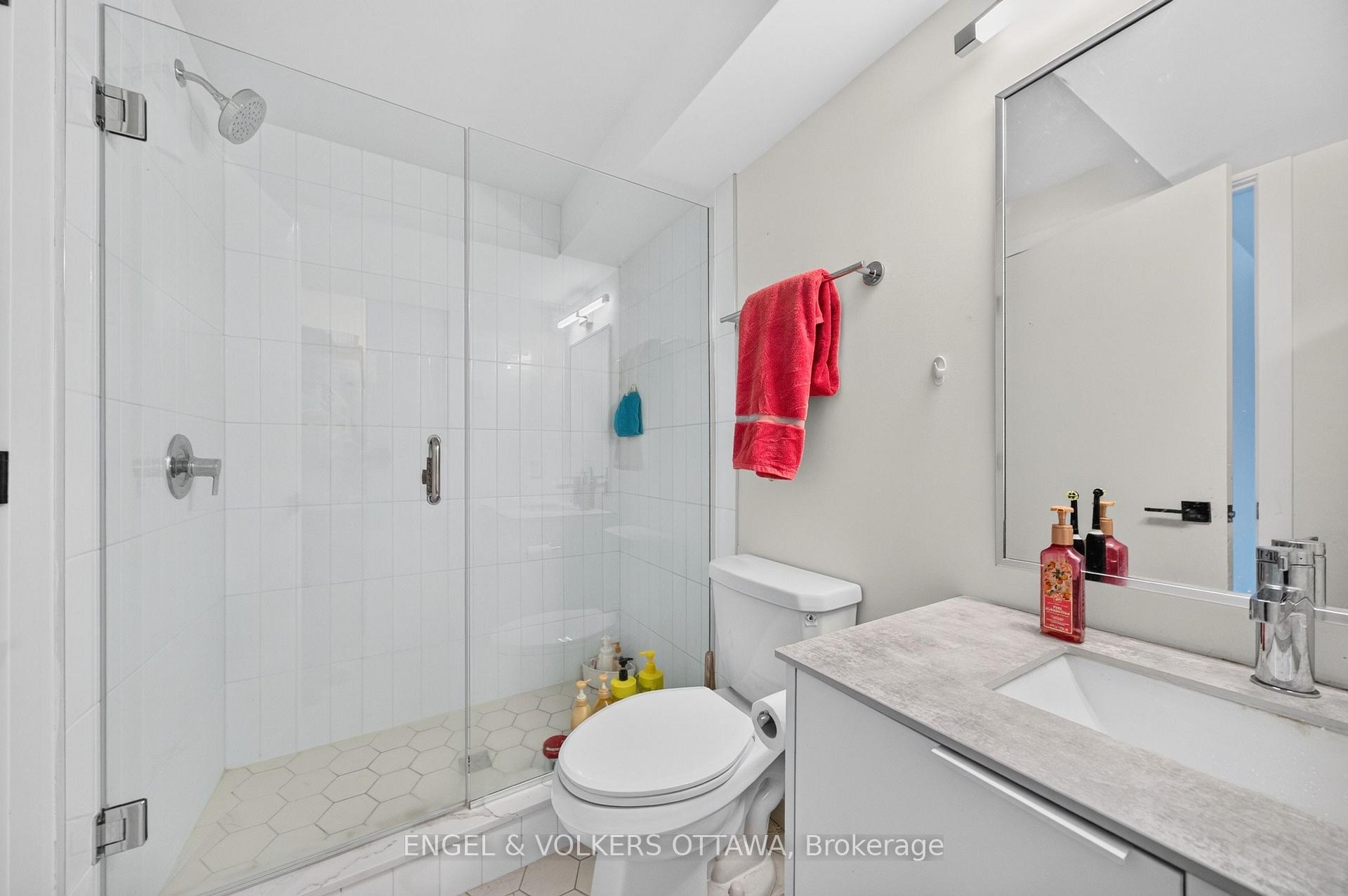 Photo 18 of Unit D, 117 Carruthers Avenue, Ottawa, Mechanicsville — HOMEH