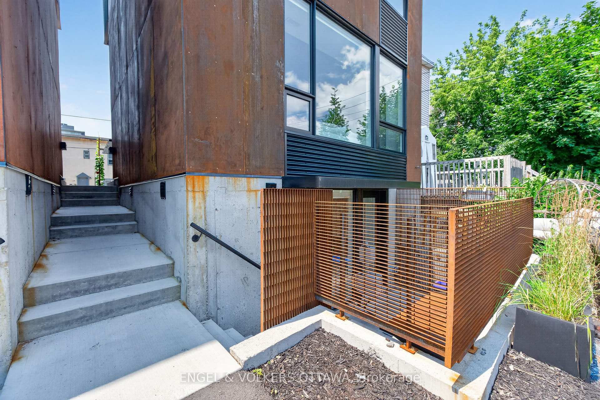 Photo 21 of Unit D, 117 Carruthers Avenue, Ottawa, Mechanicsville — HOMEH