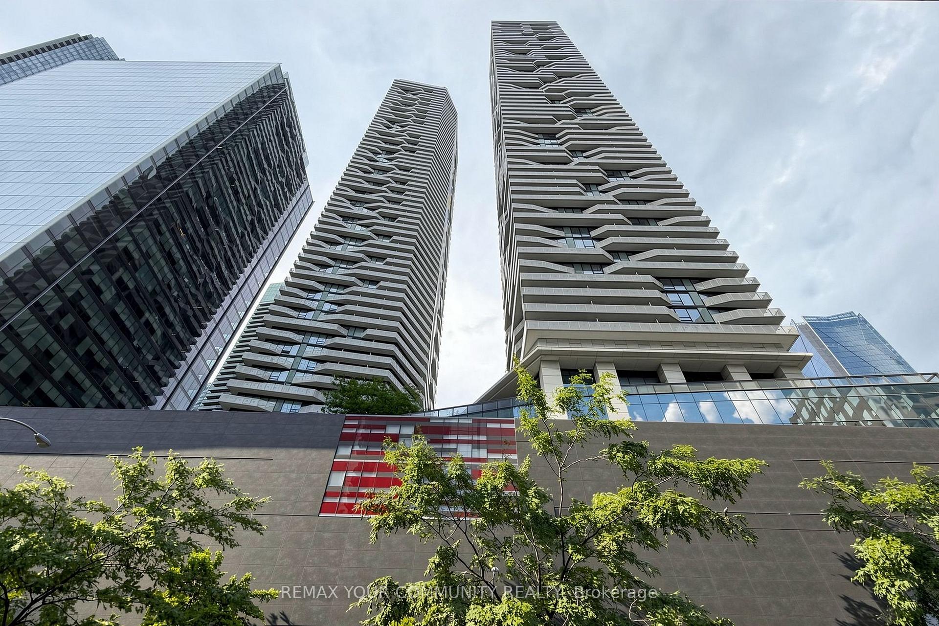 Photo 3 of Unit 3702, 88 Harbour Street, Toronto, Waterfront Communities — HOMEH