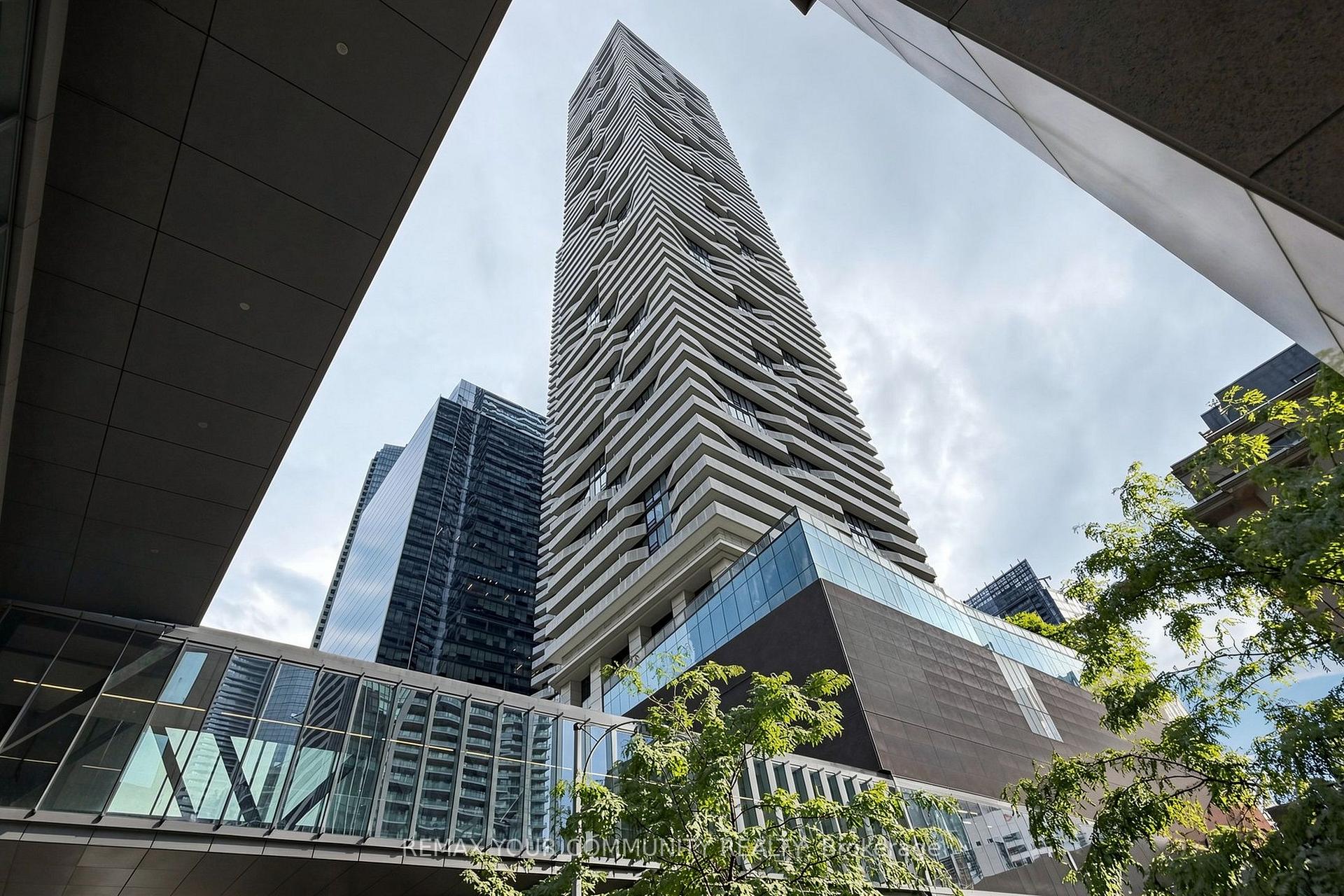 Photo 4 of Unit 3702, 88 Harbour Street, Toronto, Waterfront Communities — HOMEH