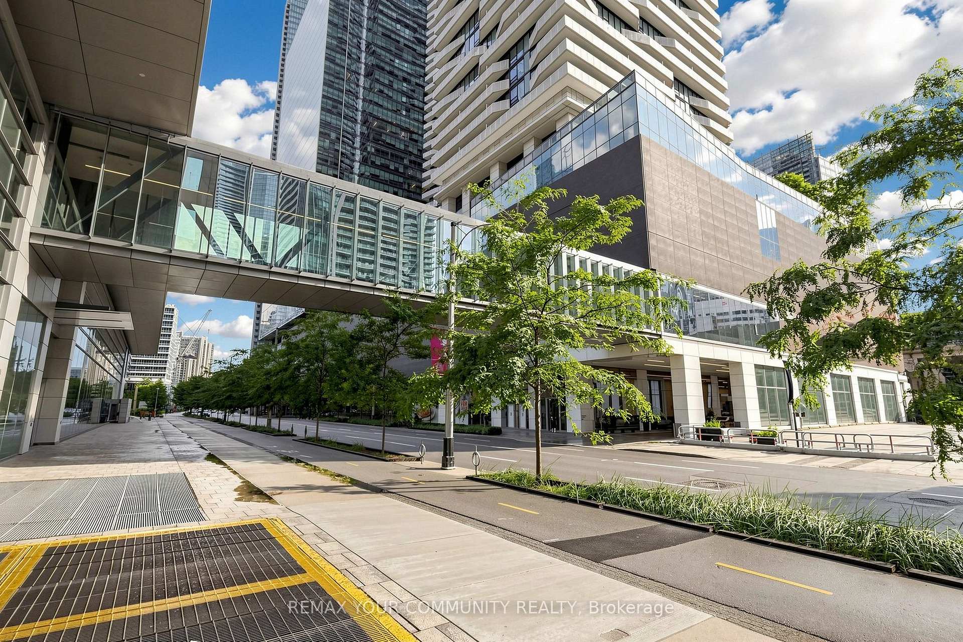Photo 6 of Unit 3702, 88 Harbour Street, Toronto, Waterfront Communities — HOMEH