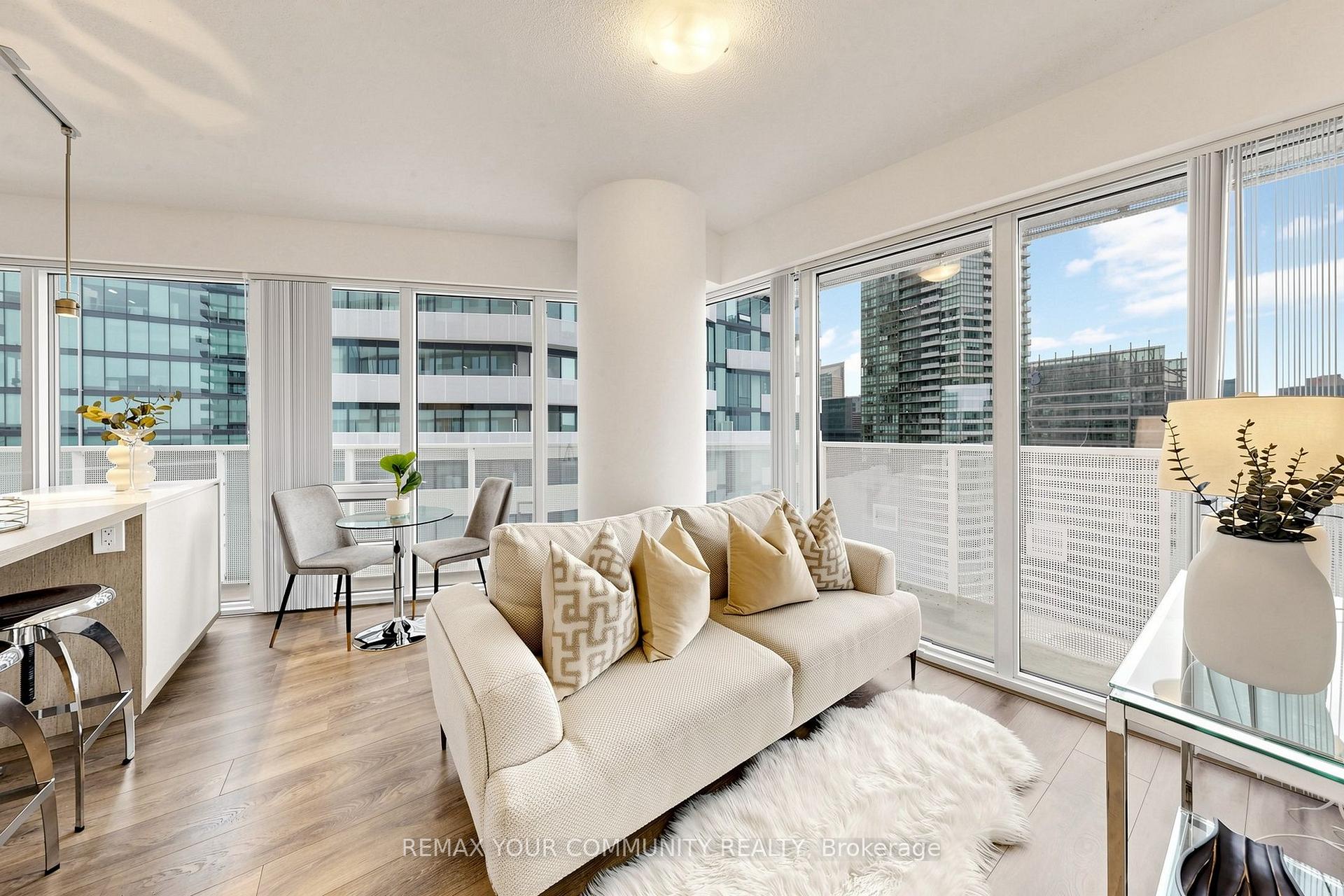 Photo 14 of Unit 3702, 88 Harbour Street, Toronto, Waterfront Communities — HOMEH