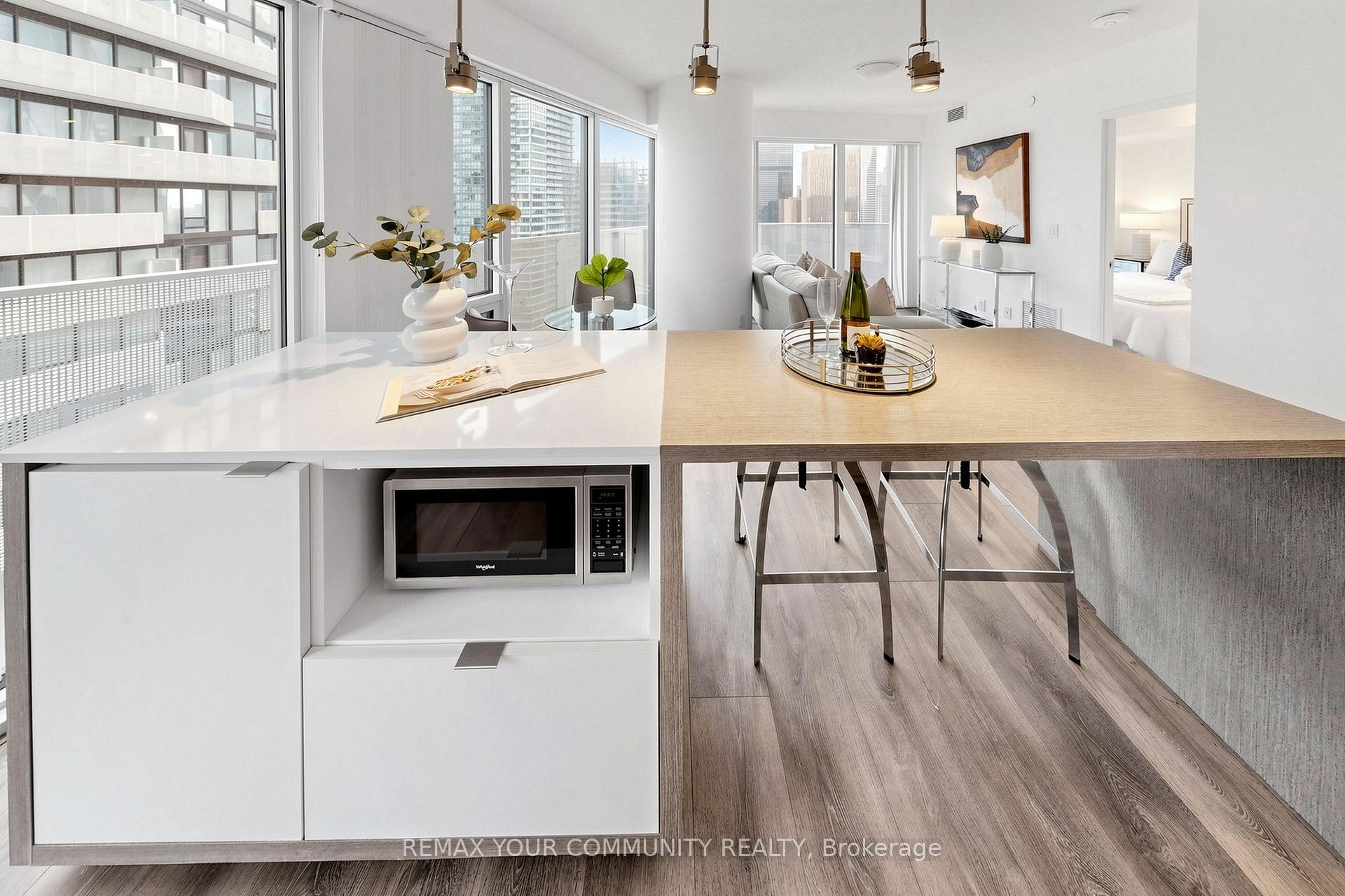 Photo 19 of Unit 3702, 88 Harbour Street, Toronto, Waterfront Communities — HOMEH