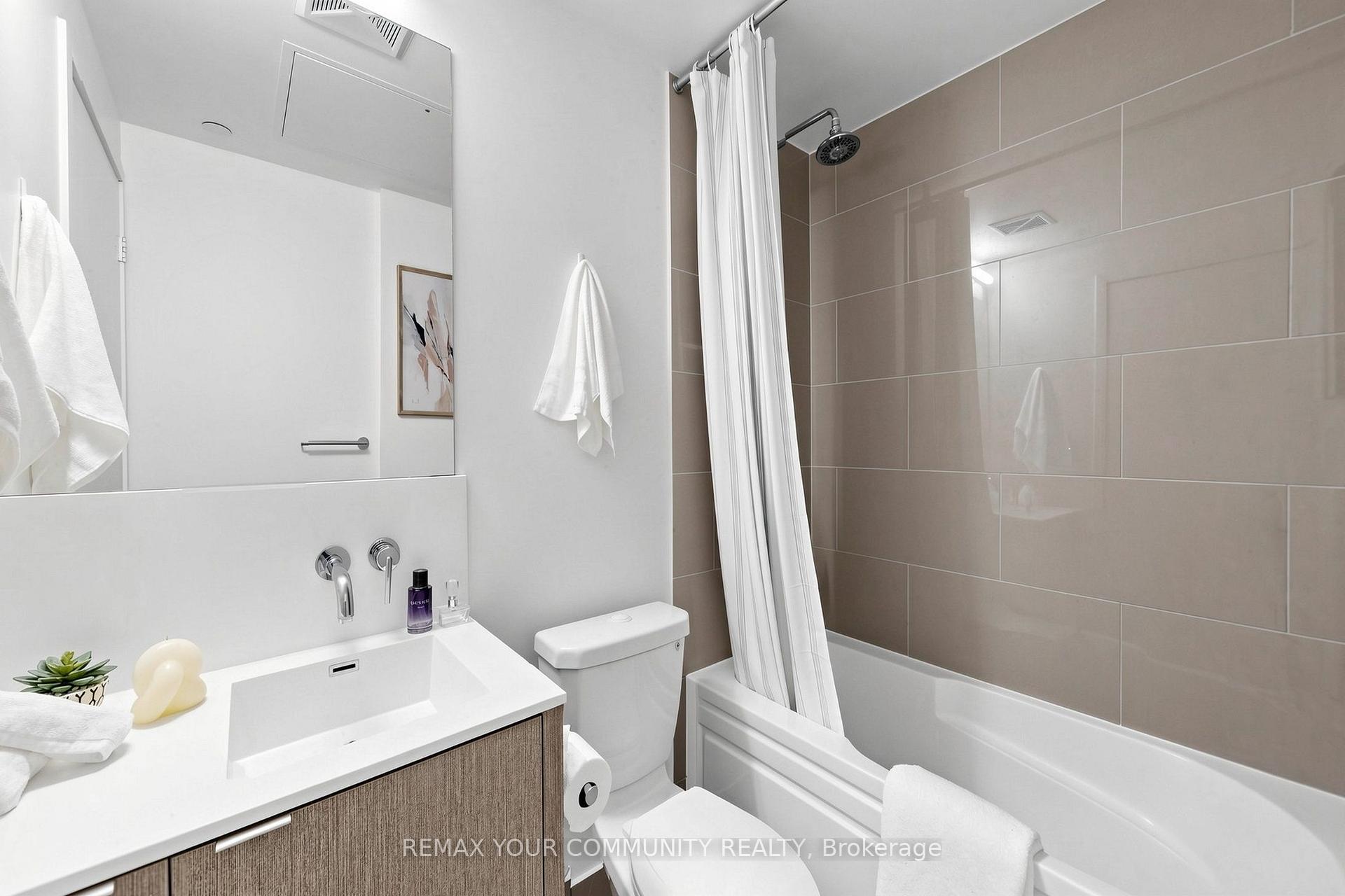 Photo 27 of Unit 3702, 88 Harbour Street, Toronto, Waterfront Communities — HOMEH
