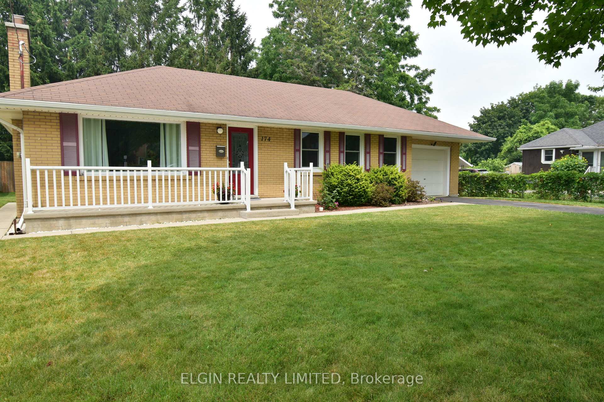 Photo 2 of 174 Elm Street, St. Thomas — HOMEH