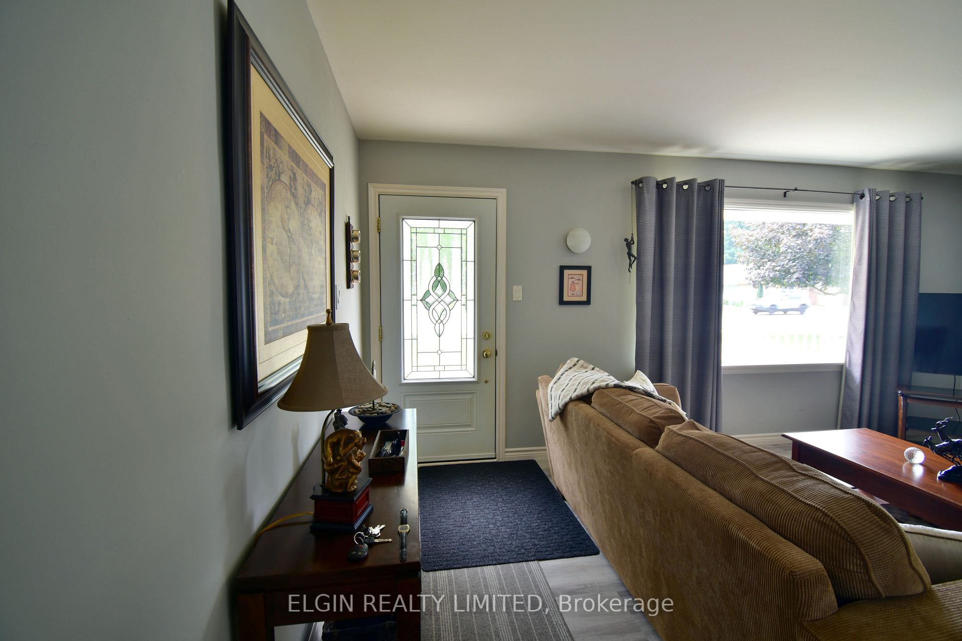 Photo 5 of 174 Elm Street, St. Thomas — HOMEH