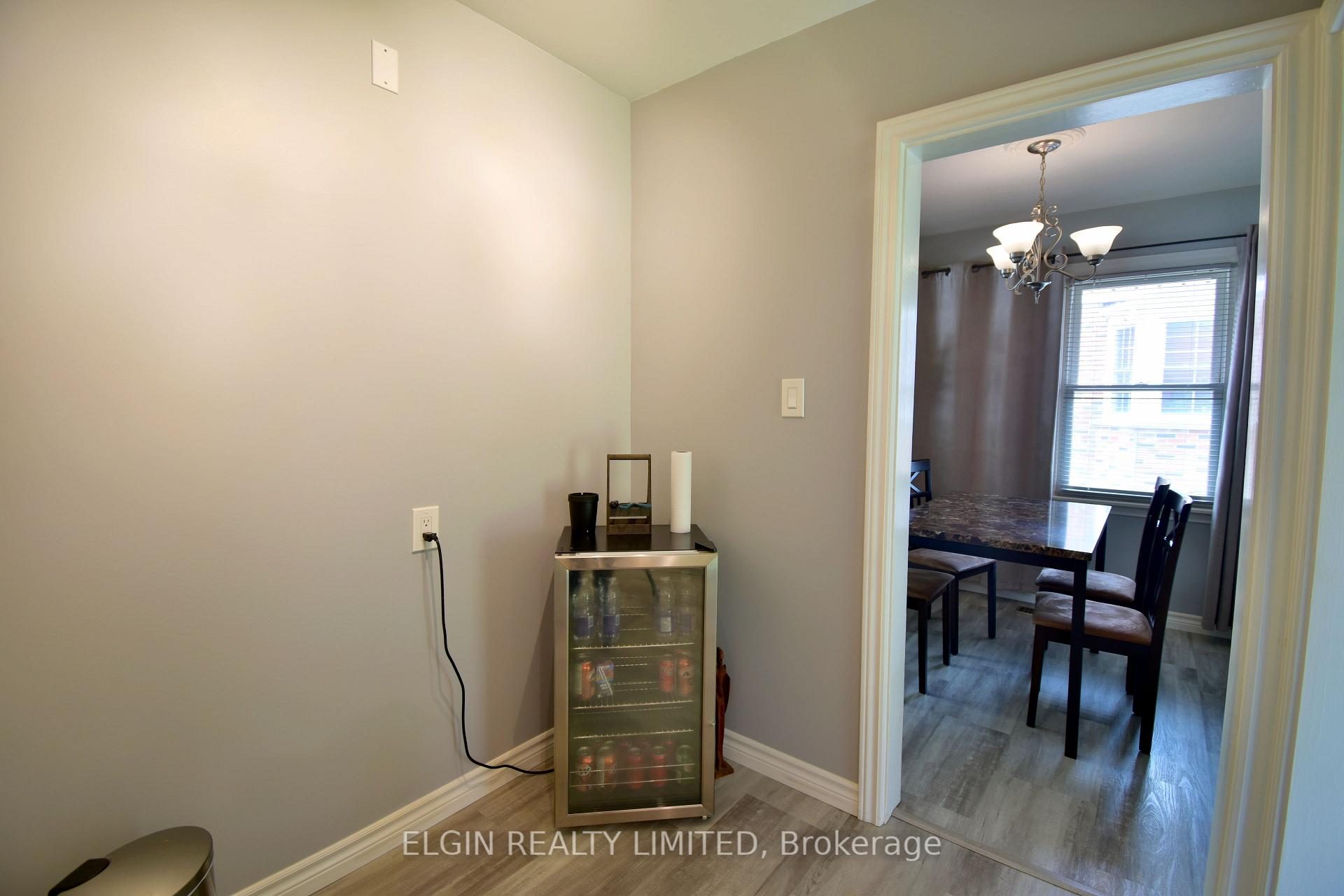 Photo 10 of 174 Elm Street, St. Thomas — HOMEH