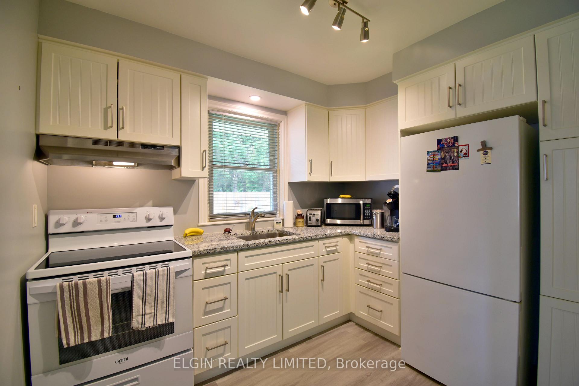 Photo 11 of 174 Elm Street, St. Thomas — HOMEH