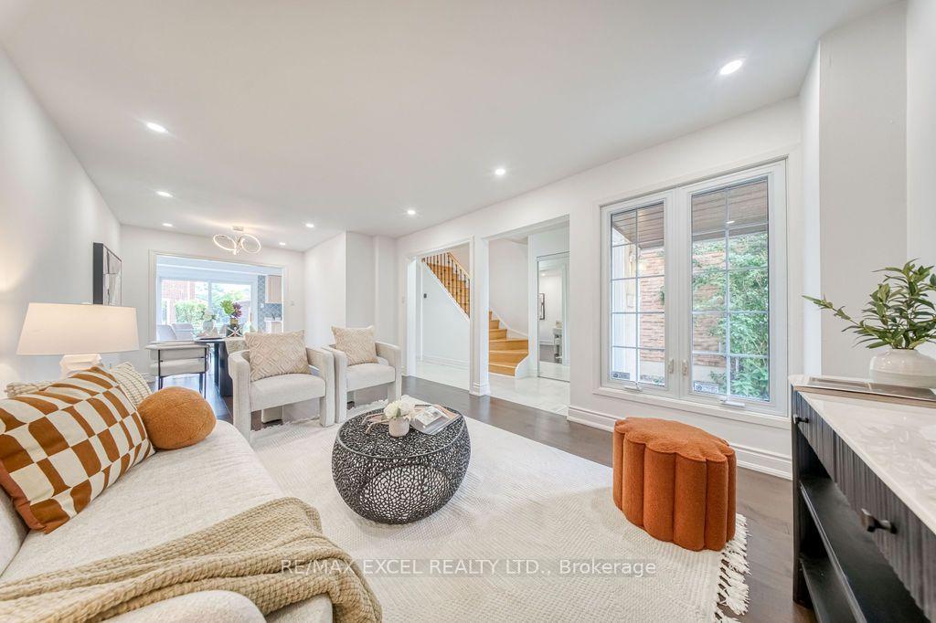 Photo 7 of 25 Barrington Crescent, Markham, Milliken Mills West — HOMEH