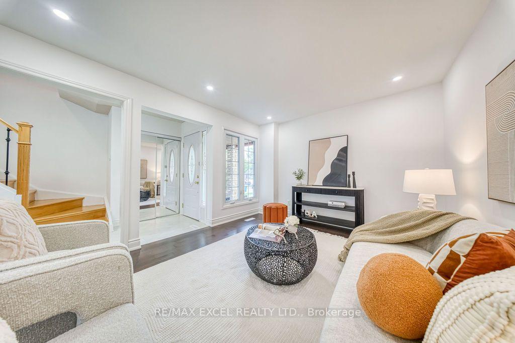Photo 9 of 25 Barrington Crescent, Markham, Milliken Mills West — HOMEH