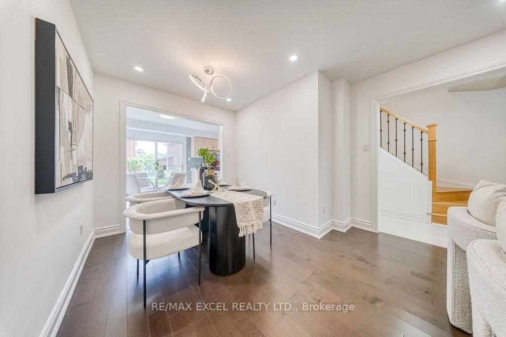 Photo 10 of 25 Barrington Crescent, Markham, Milliken Mills West — HOMEH