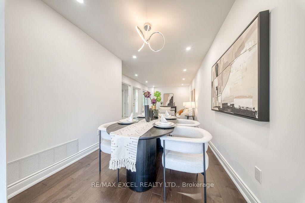 Photo 11 of 25 Barrington Crescent, Markham, Milliken Mills West — HOMEH