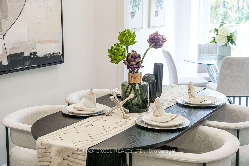 Photo 12 of 25 Barrington Crescent, Markham, Milliken Mills West — HOMEH