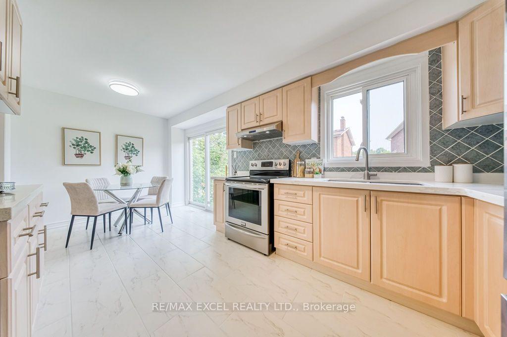 Photo 13 of 25 Barrington Crescent, Markham, Milliken Mills West — HOMEH