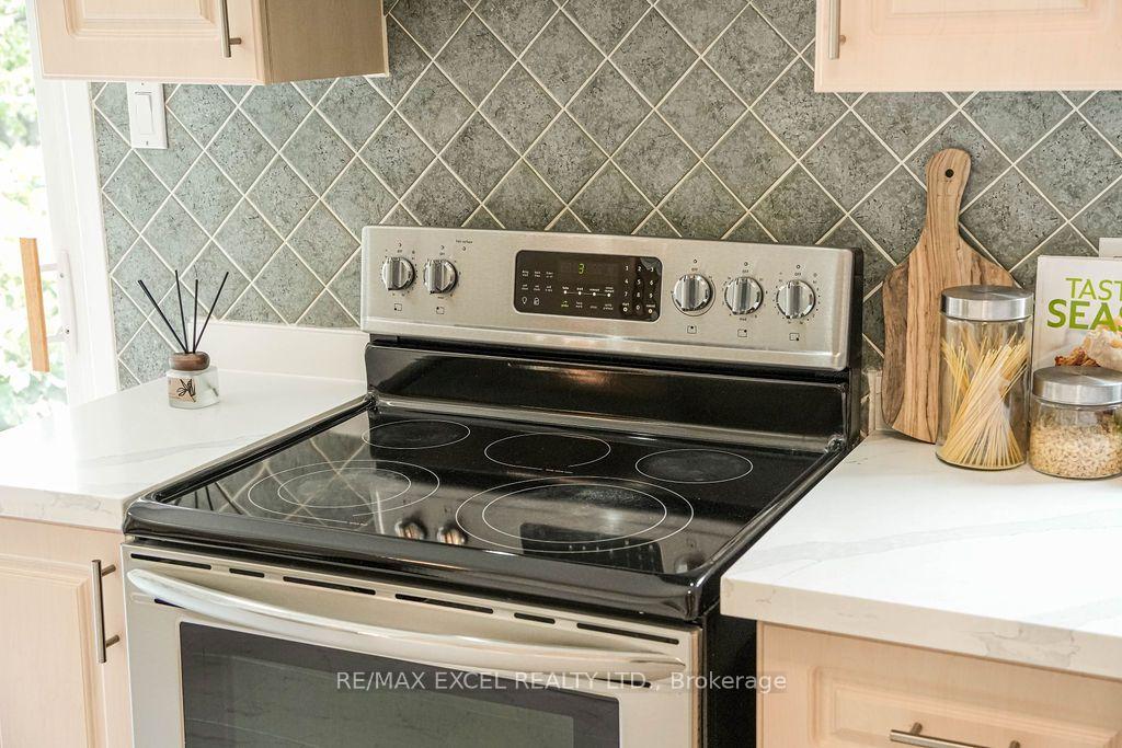 Photo 14 of 25 Barrington Crescent, Markham, Milliken Mills West — HOMEH