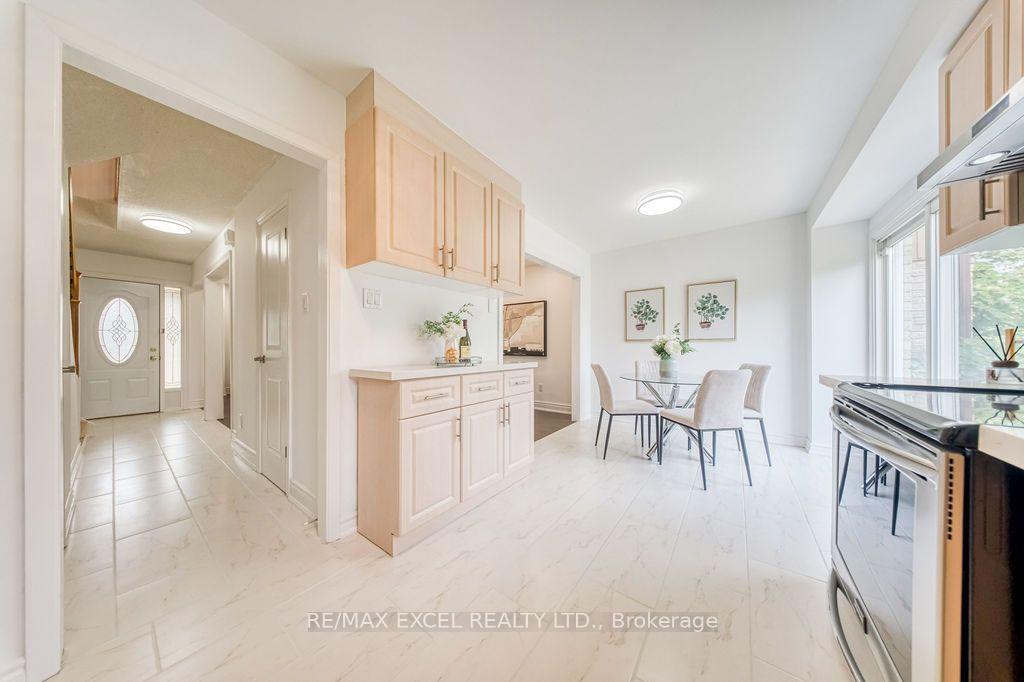 Photo 15 of 25 Barrington Crescent, Markham, Milliken Mills West — HOMEH