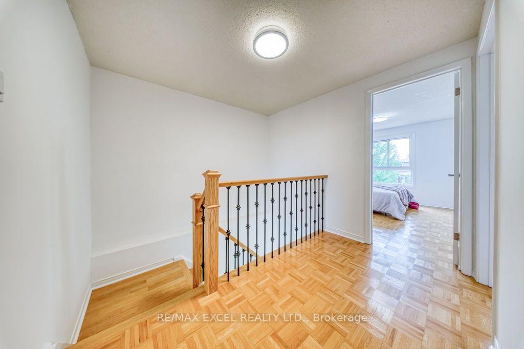 Photo 21 of 25 Barrington Crescent, Markham, Milliken Mills West — HOMEH