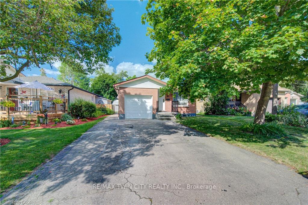 Photo 3 of 8 Pamela Place, Guelph, Willow West/Sugarbush/West Acres — HOMEH