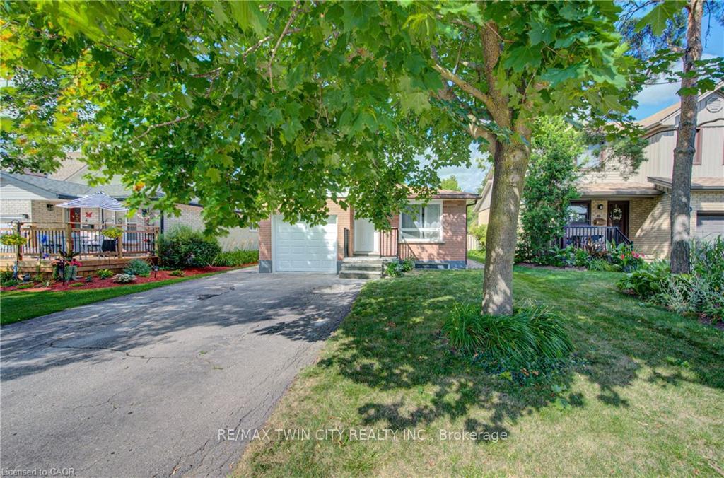Photo 4 of 8 Pamela Place, Guelph, Willow West/Sugarbush/West Acres — HOMEH