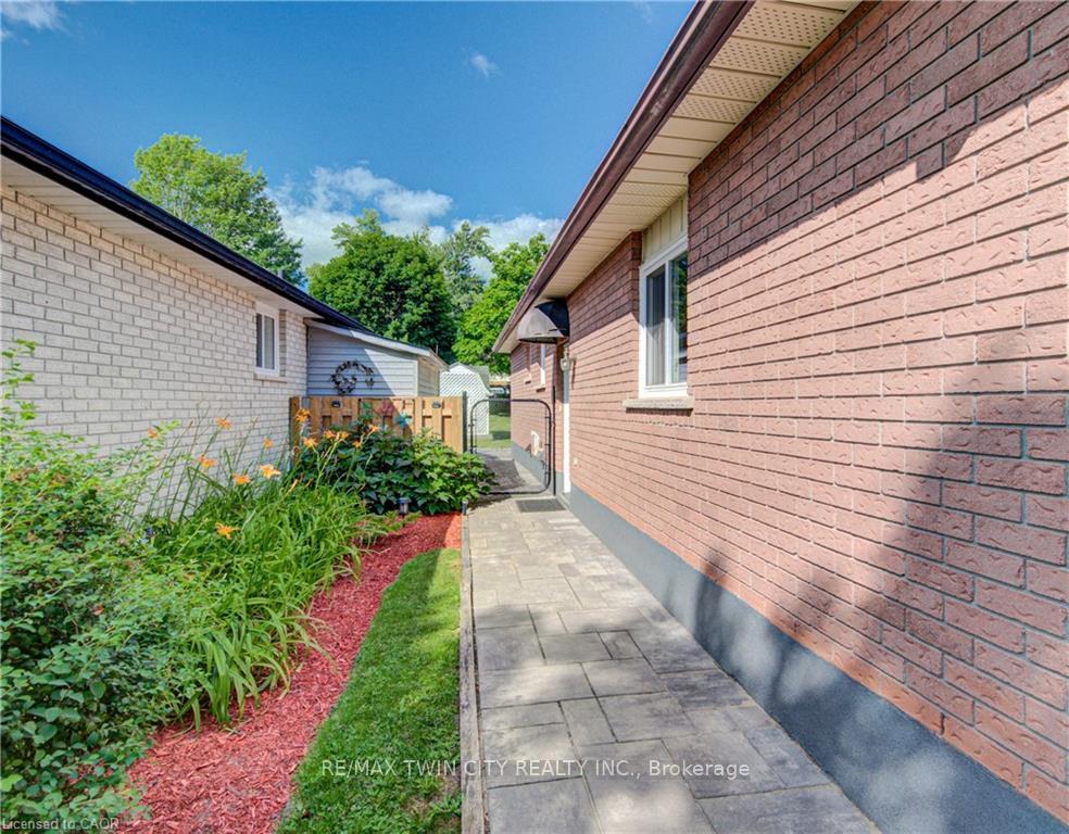 Photo 6 of 8 Pamela Place, Guelph, Willow West/Sugarbush/West Acres — HOMEH