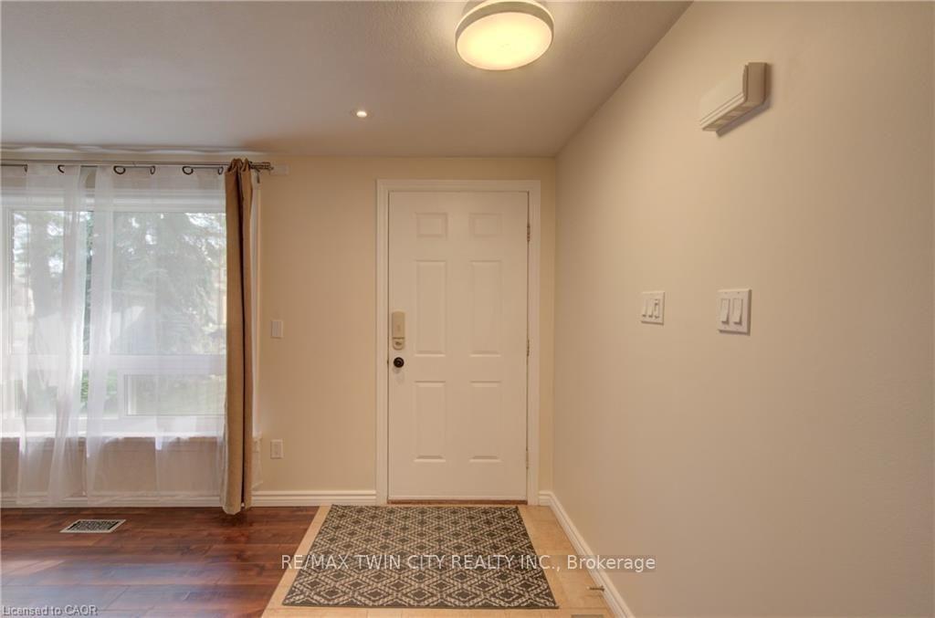 Photo 8 of 8 Pamela Place, Guelph, Willow West/Sugarbush/West Acres — HOMEH