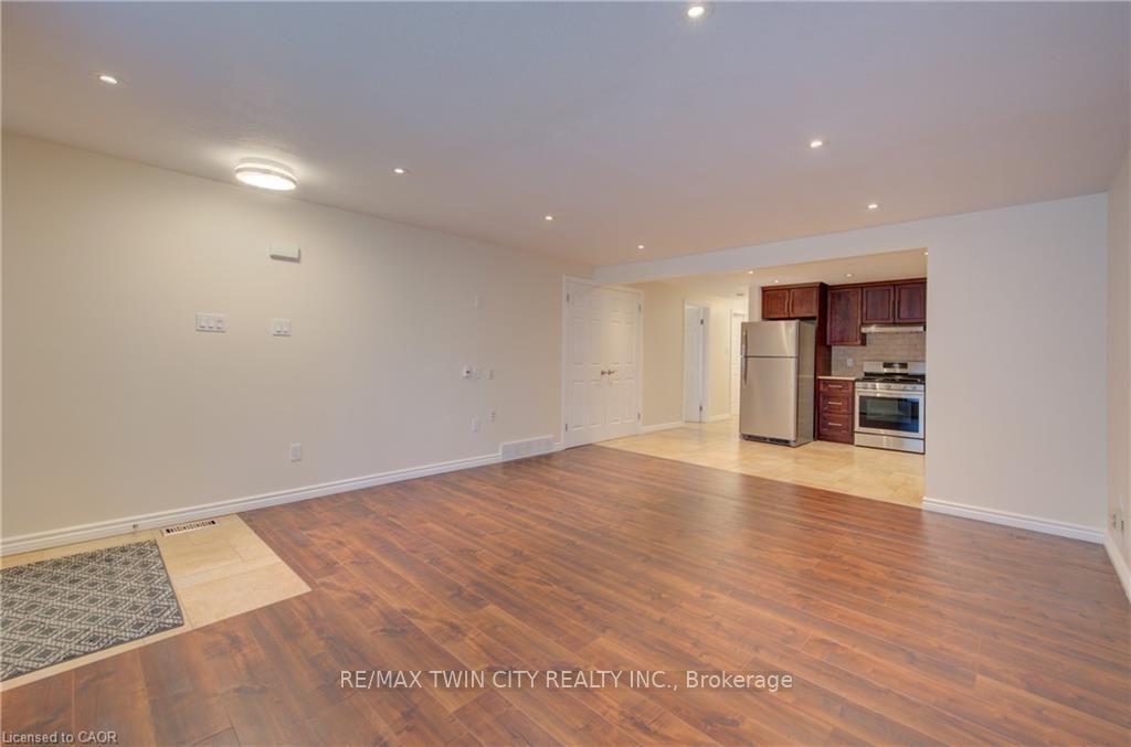 Photo 10 of 8 Pamela Place, Guelph, Willow West/Sugarbush/West Acres — HOMEH