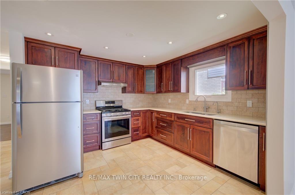 Photo 12 of 8 Pamela Place, Guelph, Willow West/Sugarbush/West Acres — HOMEH