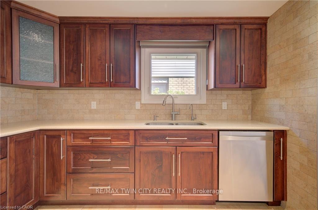 Photo 13 of 8 Pamela Place, Guelph, Willow West/Sugarbush/West Acres — HOMEH