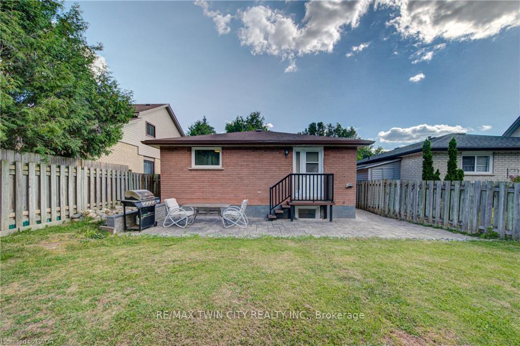 Photo 36 of 8 Pamela Place, Guelph, Willow West/Sugarbush/West Acres — HOMEH