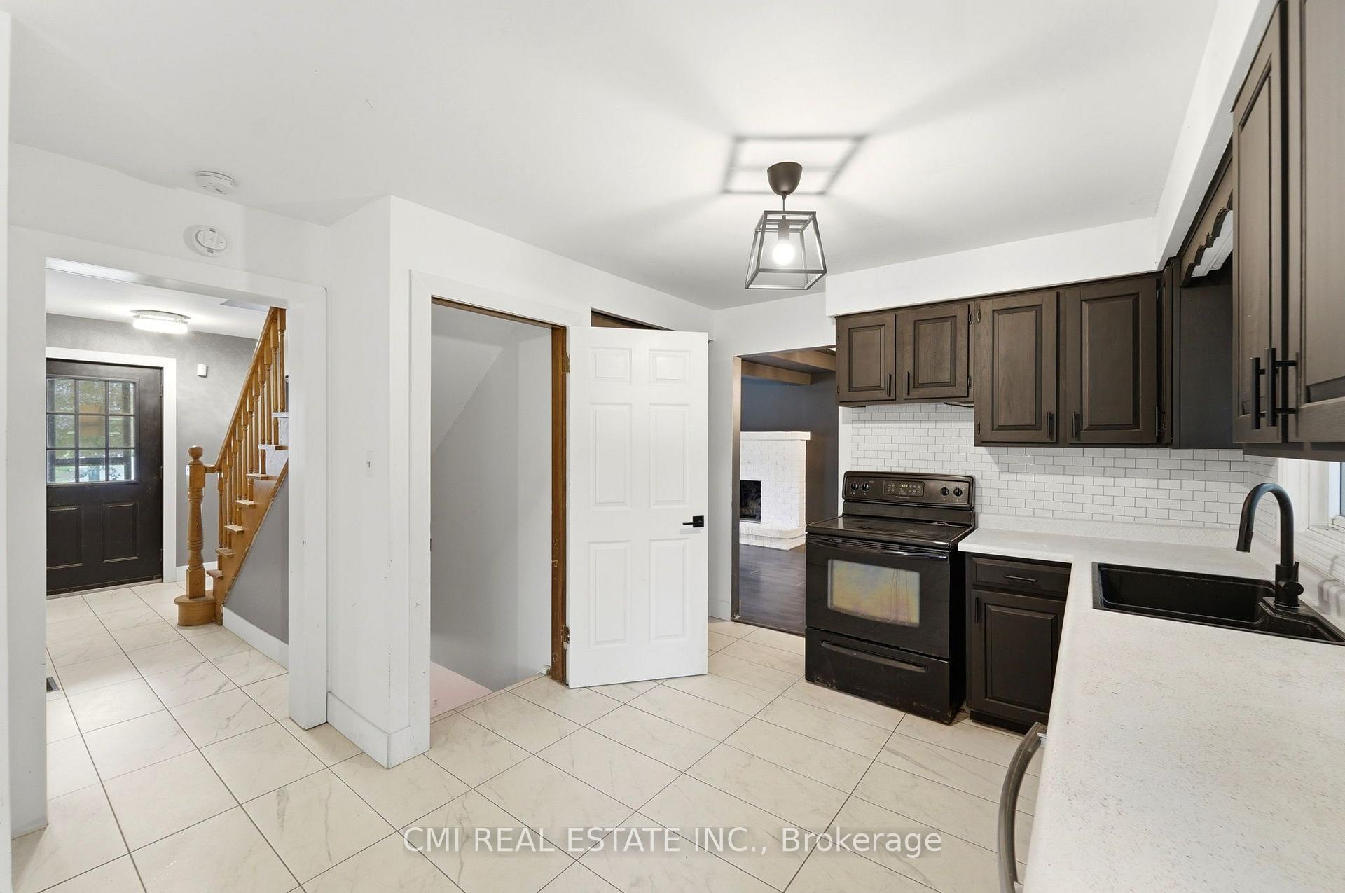 Photo 13 of 6 John Place, Waterloo — HOMEH