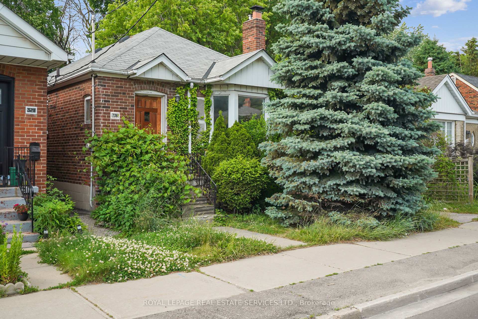 Photo 2 of 326 Lawrence Avenue W, Toronto, Bedford Park-Nortown — HOMEH
