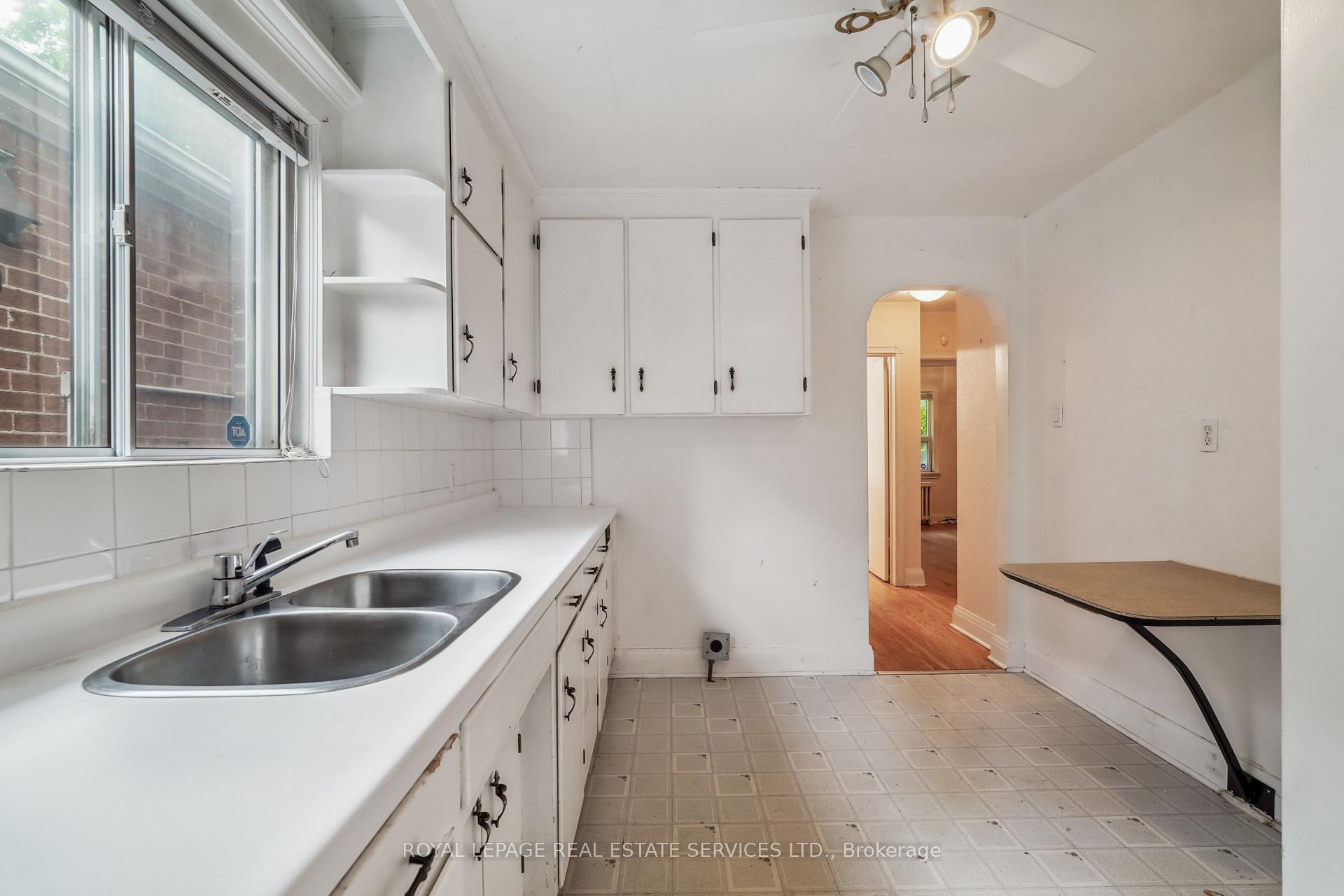 Photo 9 of 326 Lawrence Avenue W, Toronto, Bedford Park-Nortown — HOMEH