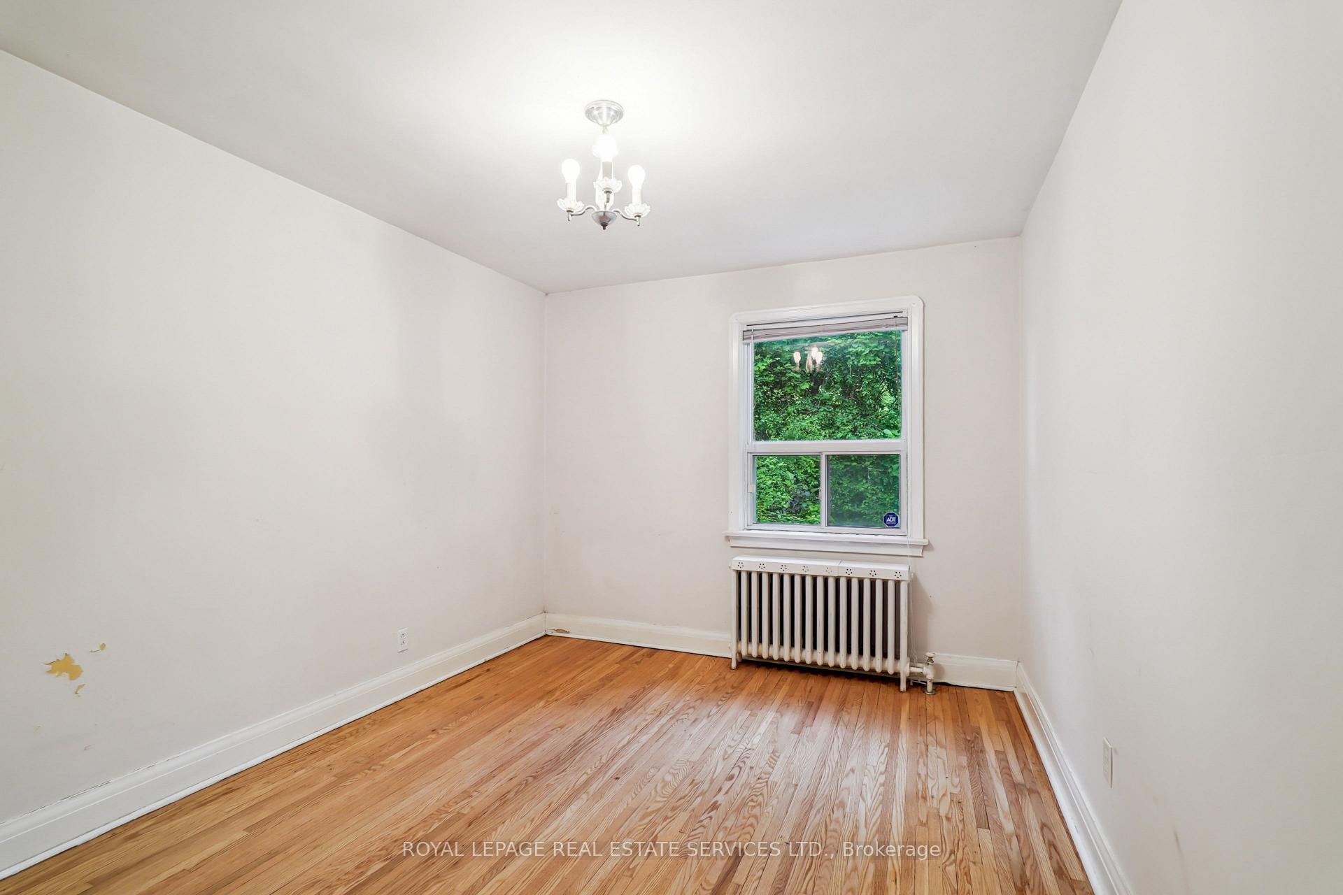 Photo 11 of 326 Lawrence Avenue W, Toronto, Bedford Park-Nortown — HOMEH