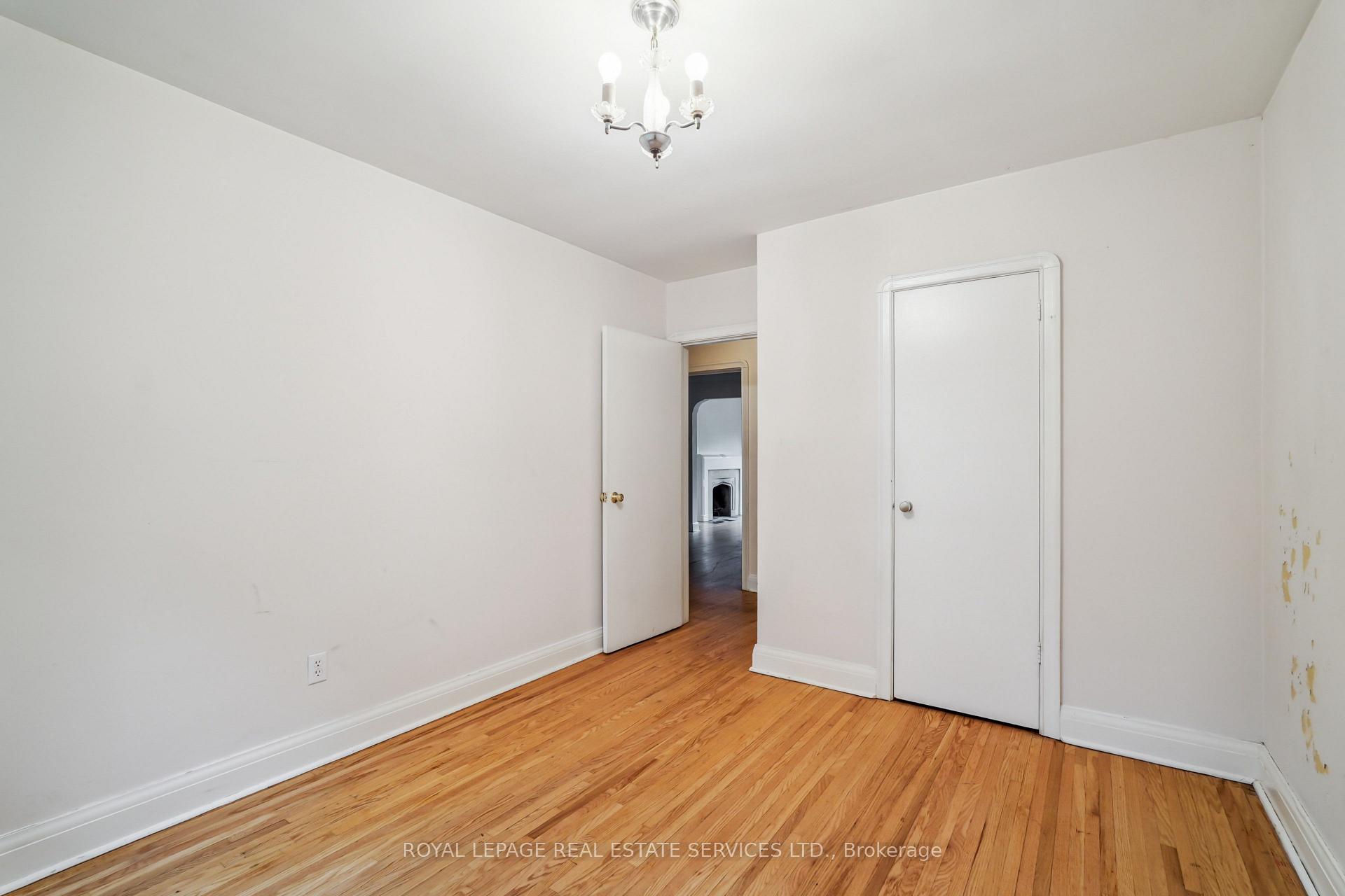 Photo 12 of 326 Lawrence Avenue W, Toronto, Bedford Park-Nortown — HOMEH