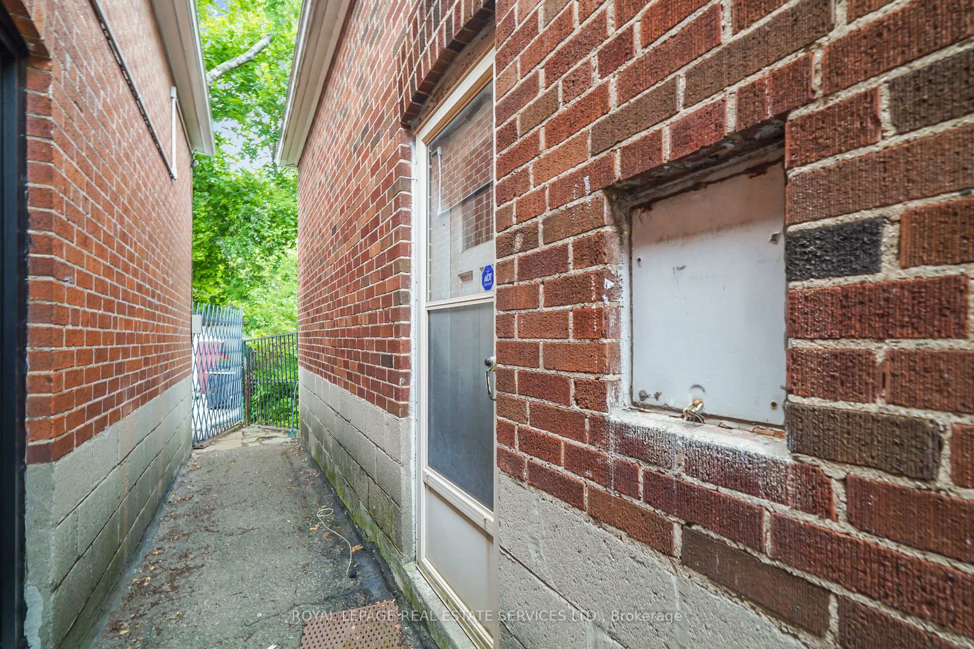 Photo 24 of 326 Lawrence Avenue W, Toronto, Bedford Park-Nortown — HOMEH