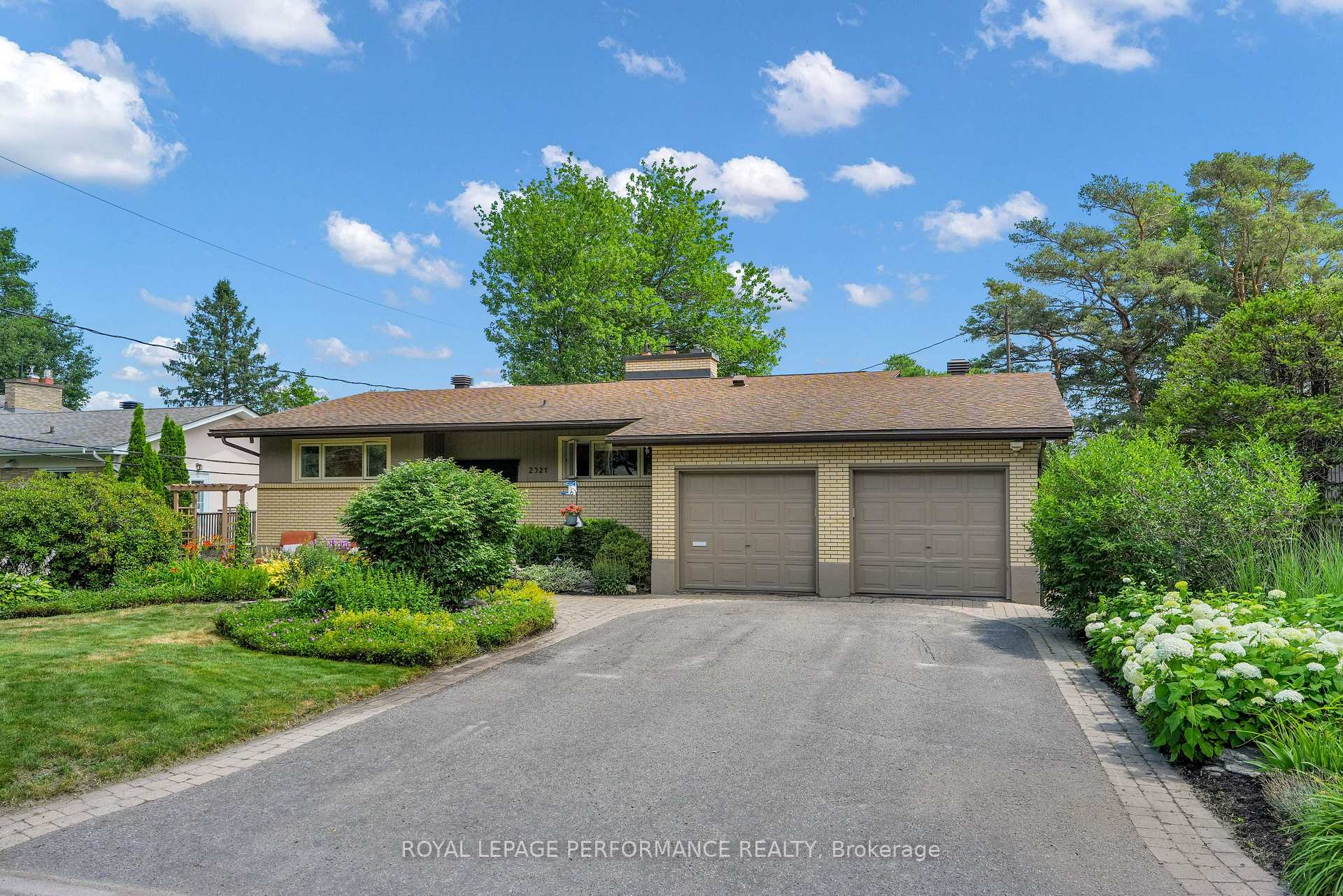 Photo 2 of 2321 Hillary Avenue, Ottawa, Alta Vista — HOMEH